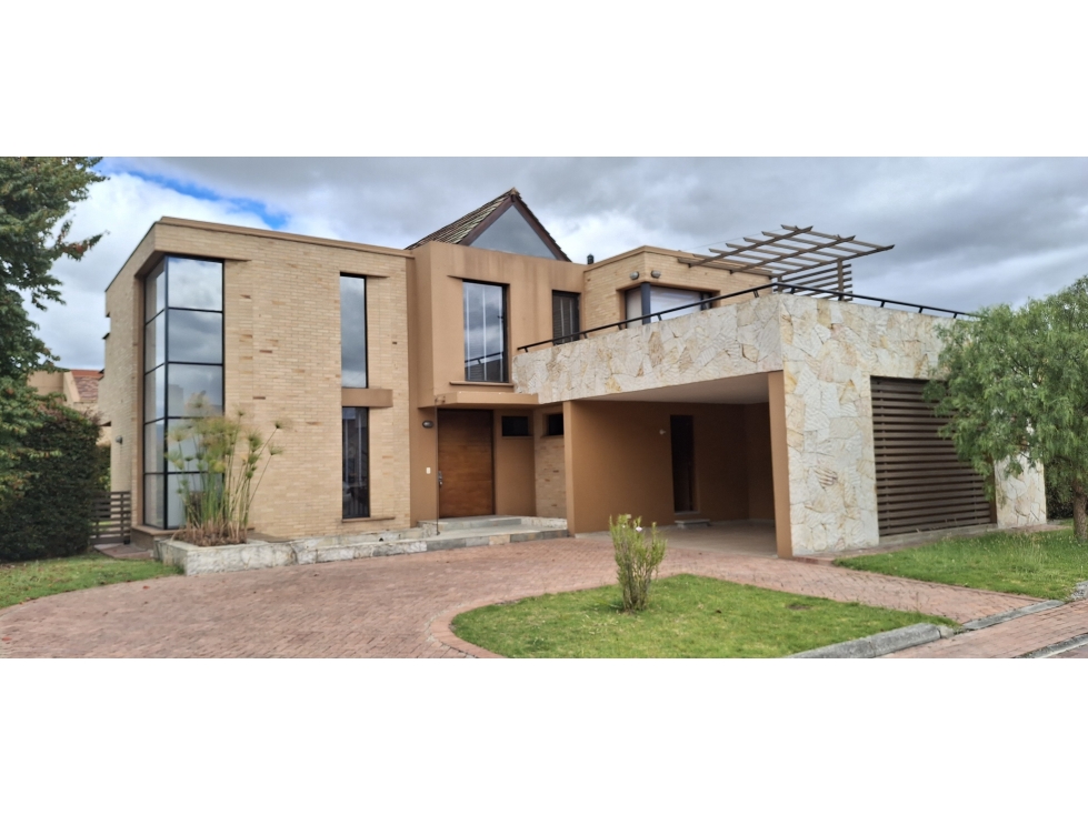 SE VENDE CASA 312 M2 EN CONJUNTO EL CARRETON EN CAJICA EN CANELON