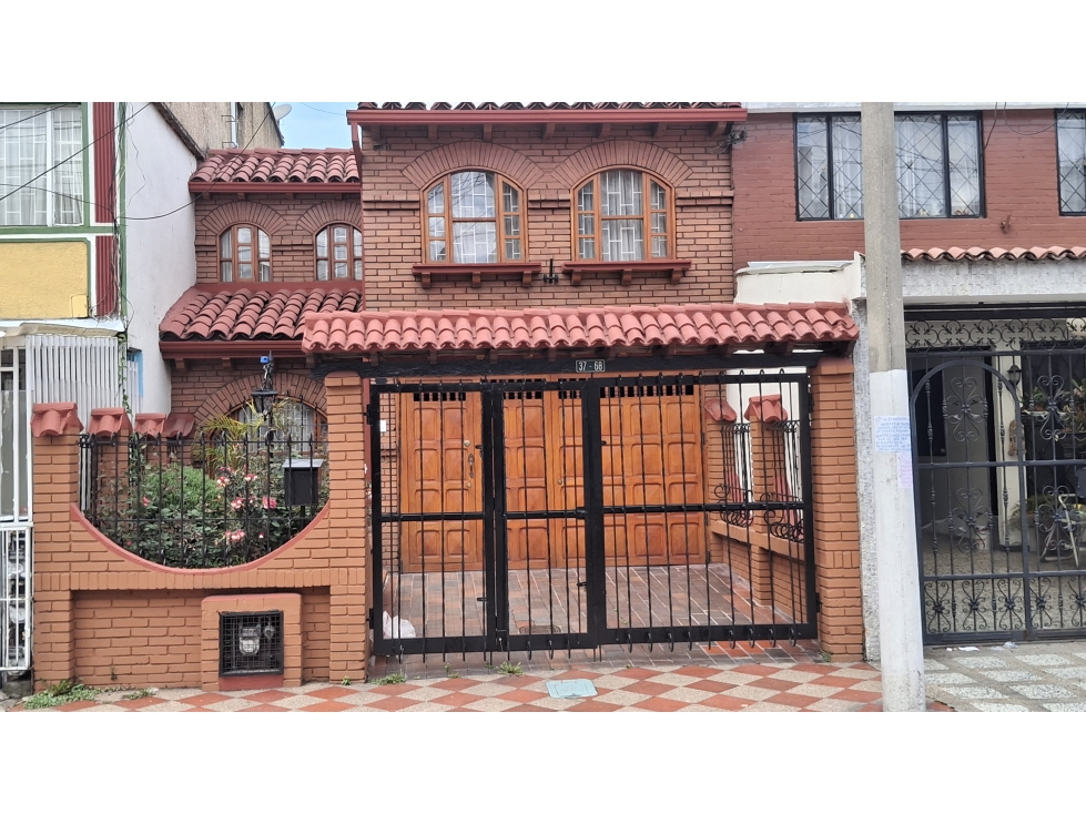 SE VENDE CASA DE 135 M2 EN EL BARRIO LOS SAUCES (PUENTE ARANDA - BTA) - 1