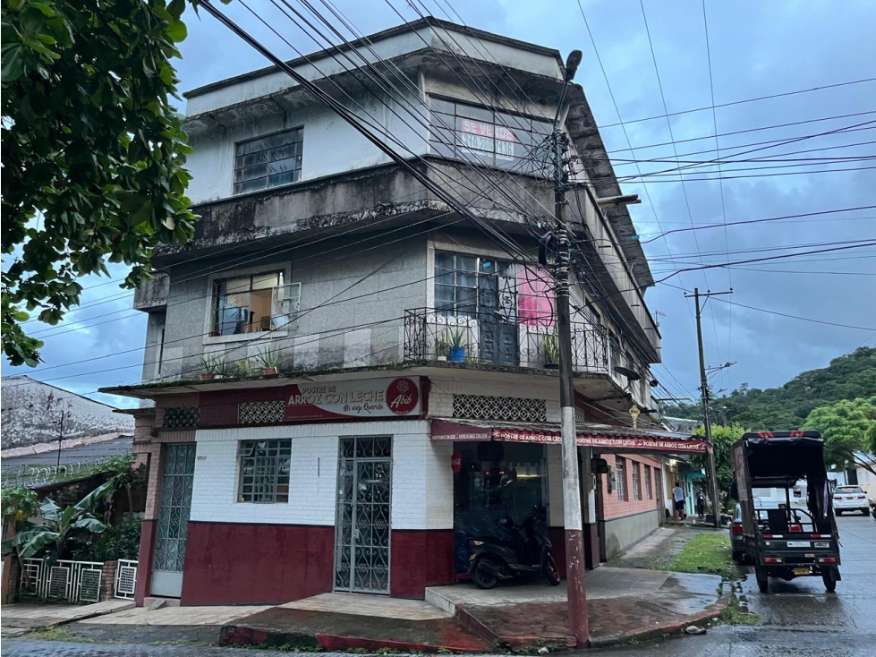 SE VENDE EDIFICIO 658 M2 EN 3 PISOS Y RENTANDO - 2