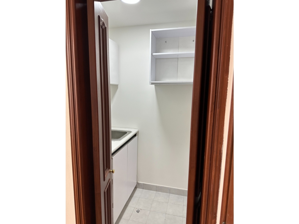 Oficina en Venta de 58.5 M2 con parqueadero Santa Barbara Nororiental - 5