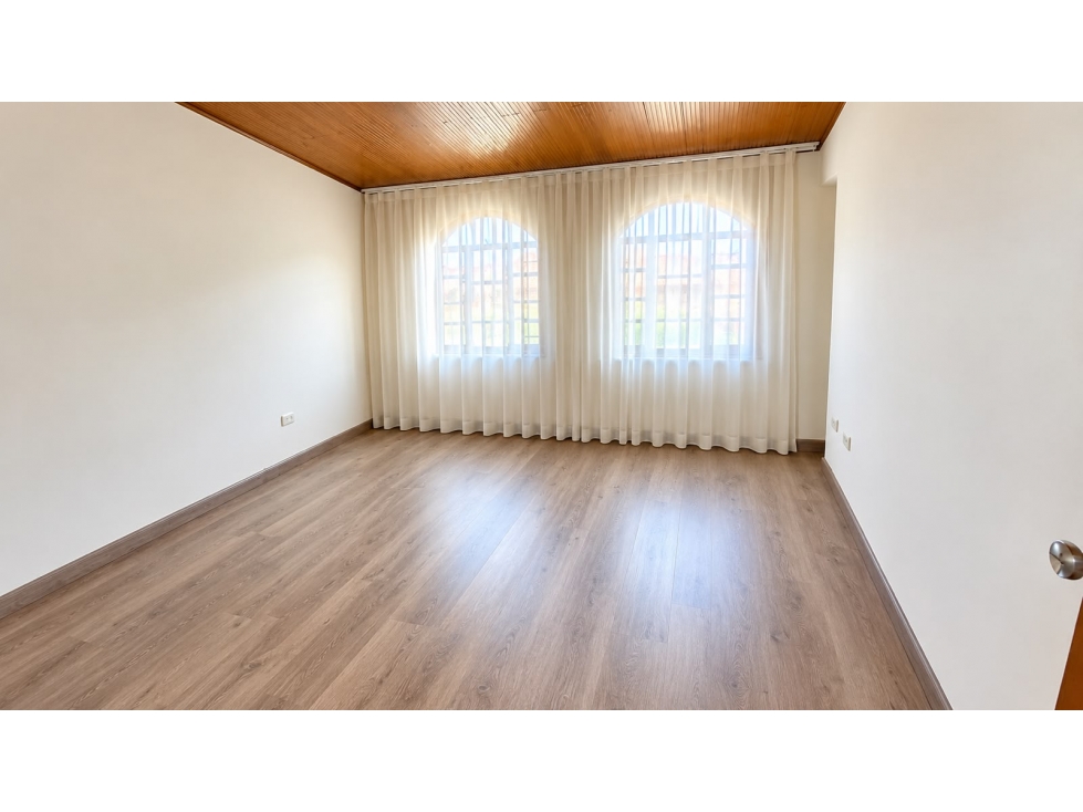 SE VENDE CASA DE 135 M2 EN EL BARRIO LOS SAUCES (PUENTE ARANDA - BTA) — foto 2