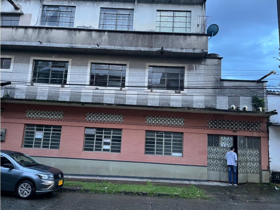 SE VENDE EDIFICIO 658 M2 EN 3 PISOS Y RENTANDO - 4