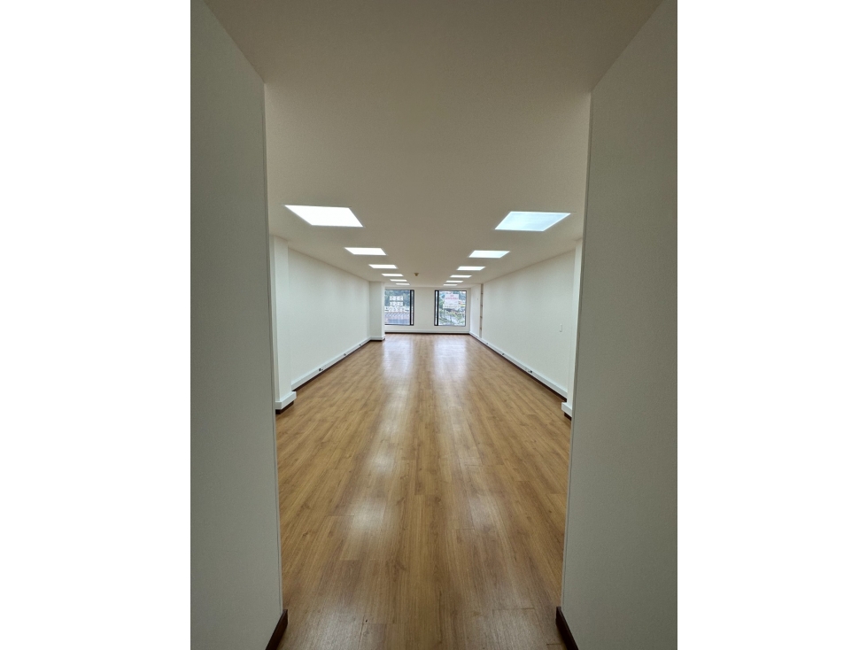Oficina en Venta de 58.5 M2 con parqueadero Santa Barbara Nororiental - 3
