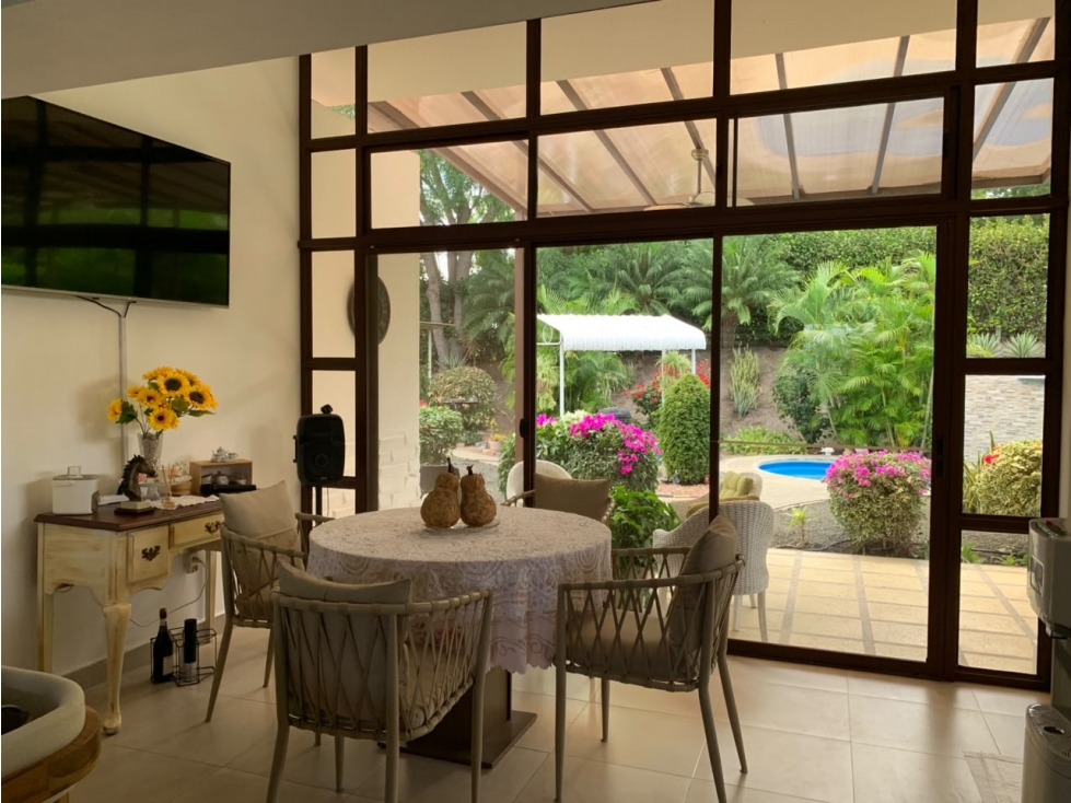 Vendo casa esquinera con piscina & generador en Montecristi Golf Club - 1