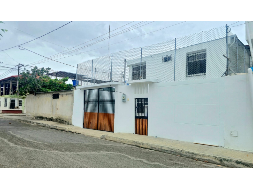 Casa amplia en venta atrás del Coral-Manta 6 habitaciones