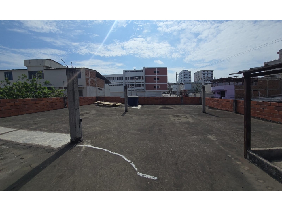 Vendo Terreno esquinero de 848m2 en el centro de Manta — foto 5
