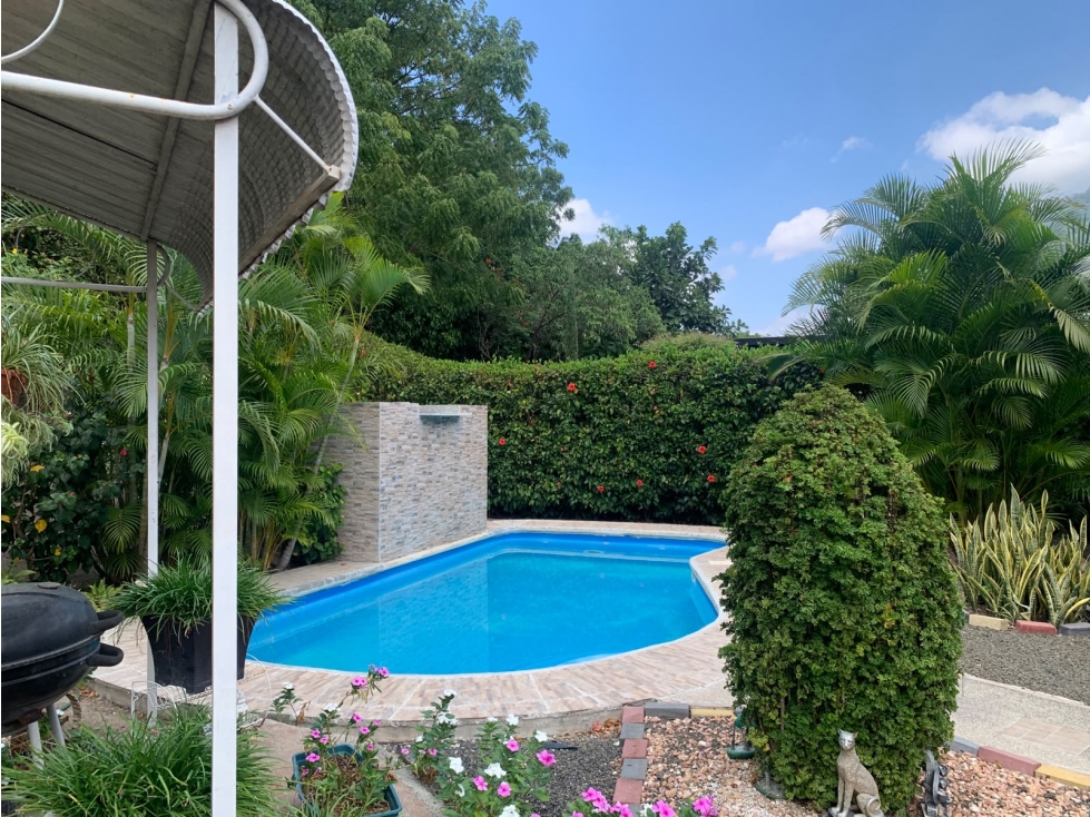 Vendo casa esquinera con piscina & generador en Montecristi Golf Club - 5