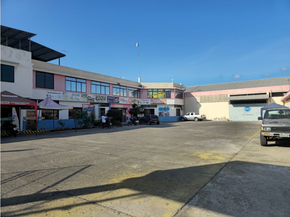 En venta propiedad comercial esquinera en Manta Av113 - 3