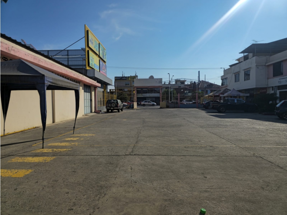 En venta propiedad comercial esquinera en Manta Av113 - 4