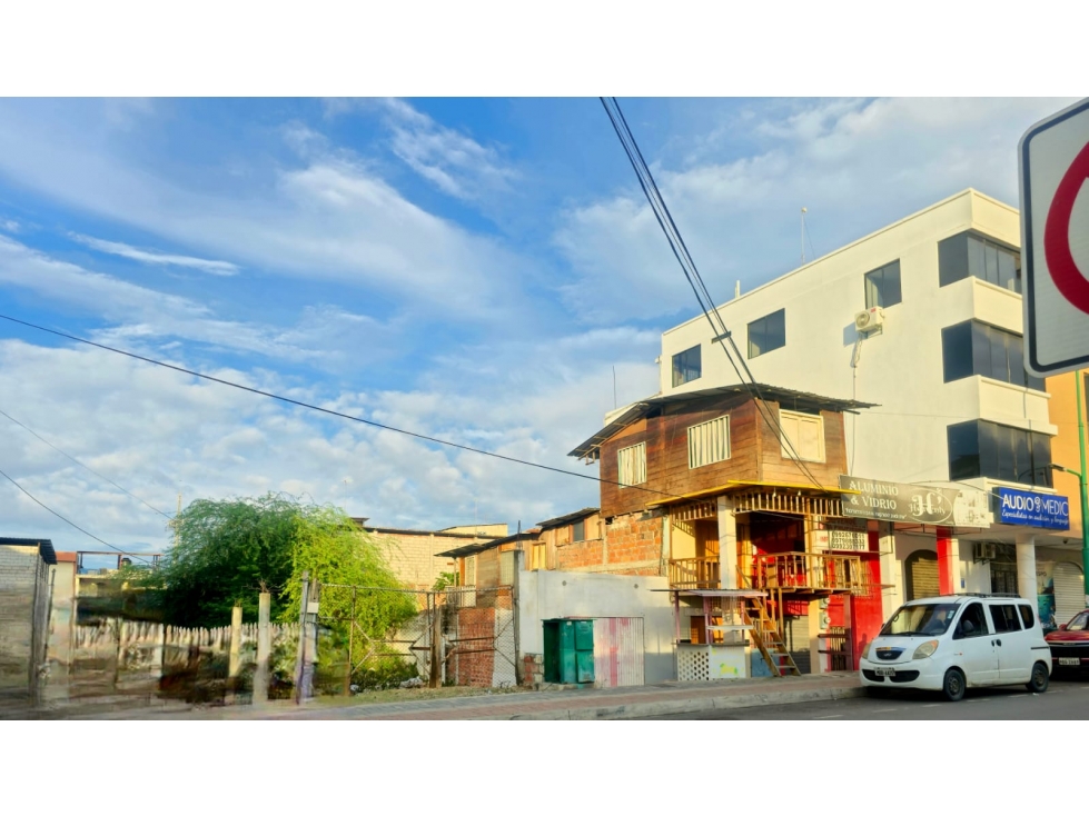 Vendo terreno en zona comercial Manta Av. 24
