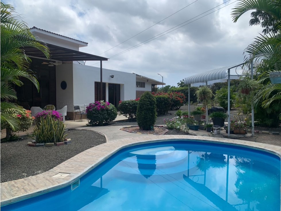 Vendo casa esquinera con piscina & generador en Montecristi Golf Club - 6