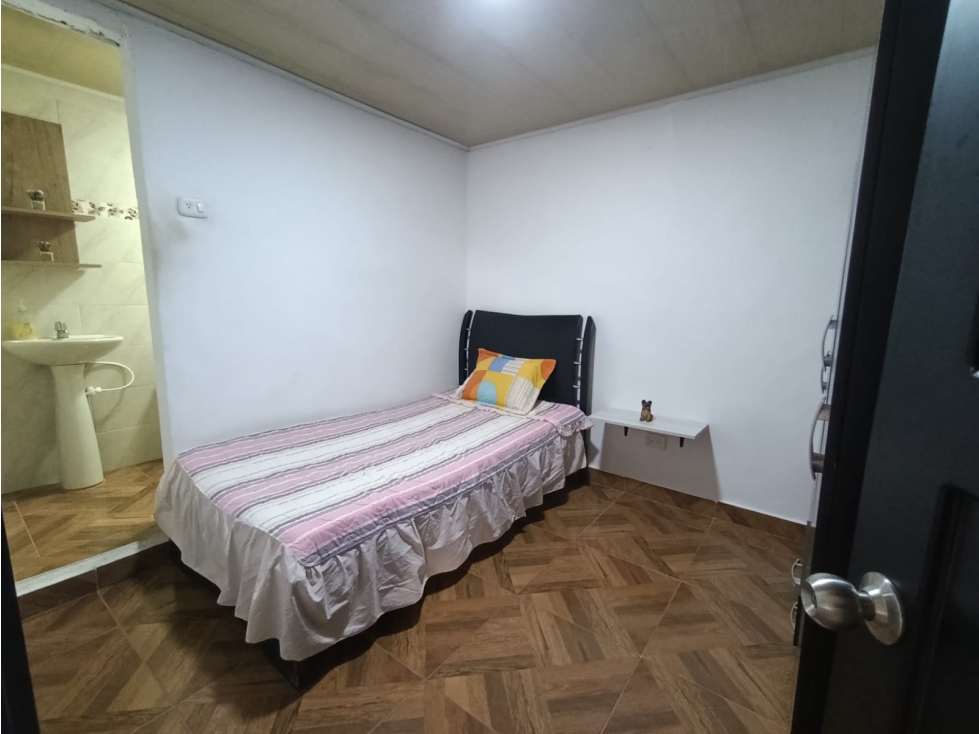 Casa con apartaestudio en venta barrio la Flora — foto 2