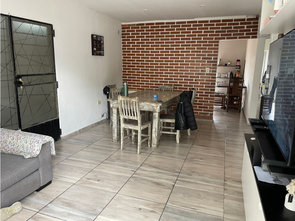 Casa a la venta en Ringuelet ubicada en 8 e 512 bis y 513 - 5