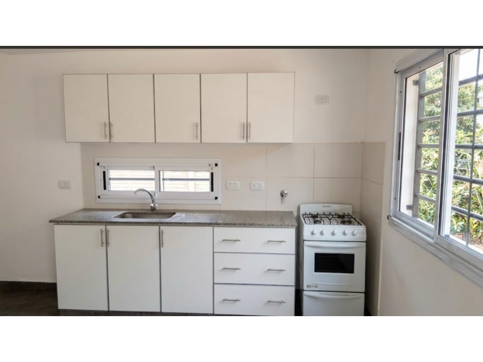 Departamento en venta con cochera y patio — foto 2