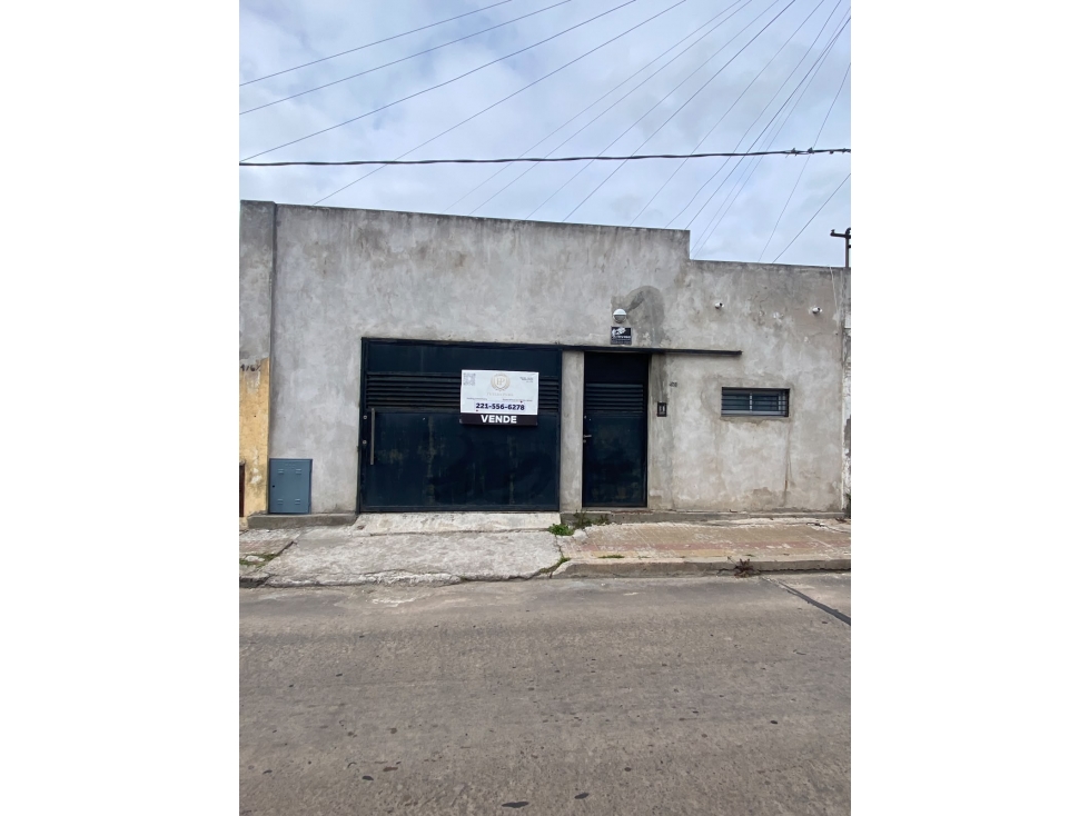 casa en venta en La Plata, apto banco - 1