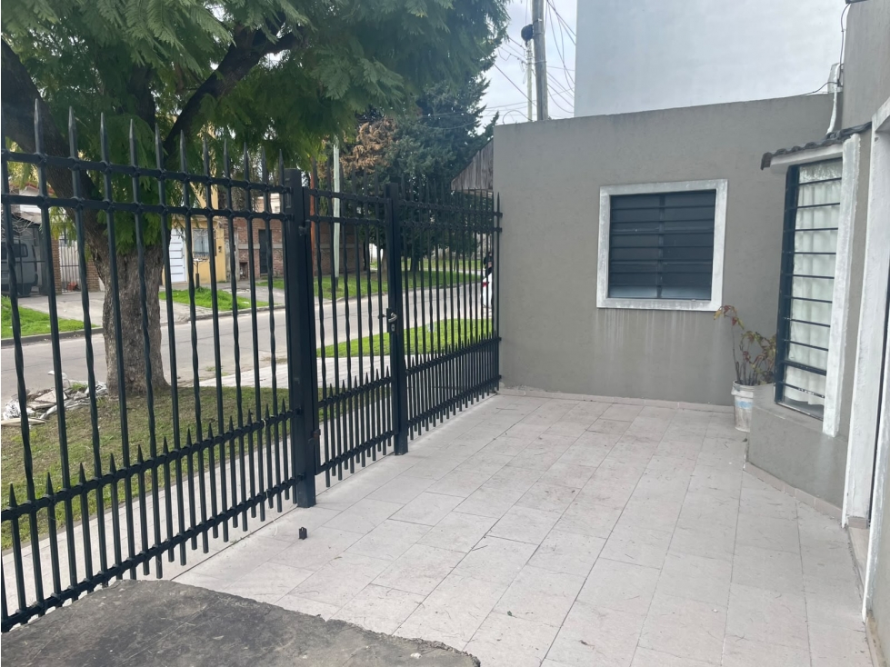 Casa a la venta en Ringuelet ubicada en 8 e 512 bis y 513 - 4