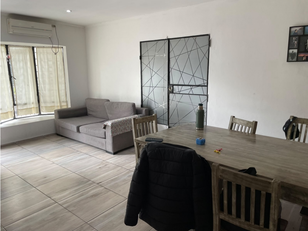 Casa a la venta en Ringuelet ubicada en 8 e 512 bis y 513 - 6