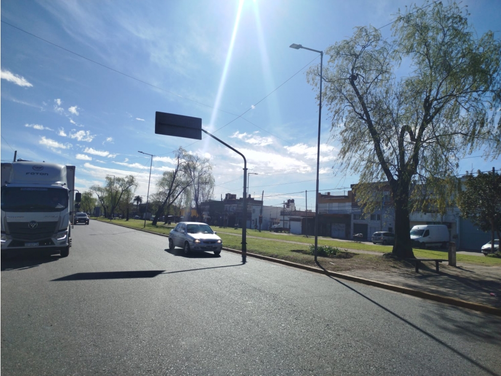 BLOQUE EN VENTA DE 3 LOCALES Y SALON DE FIESTAS CON TERRAZA EN BERNAL. - 4