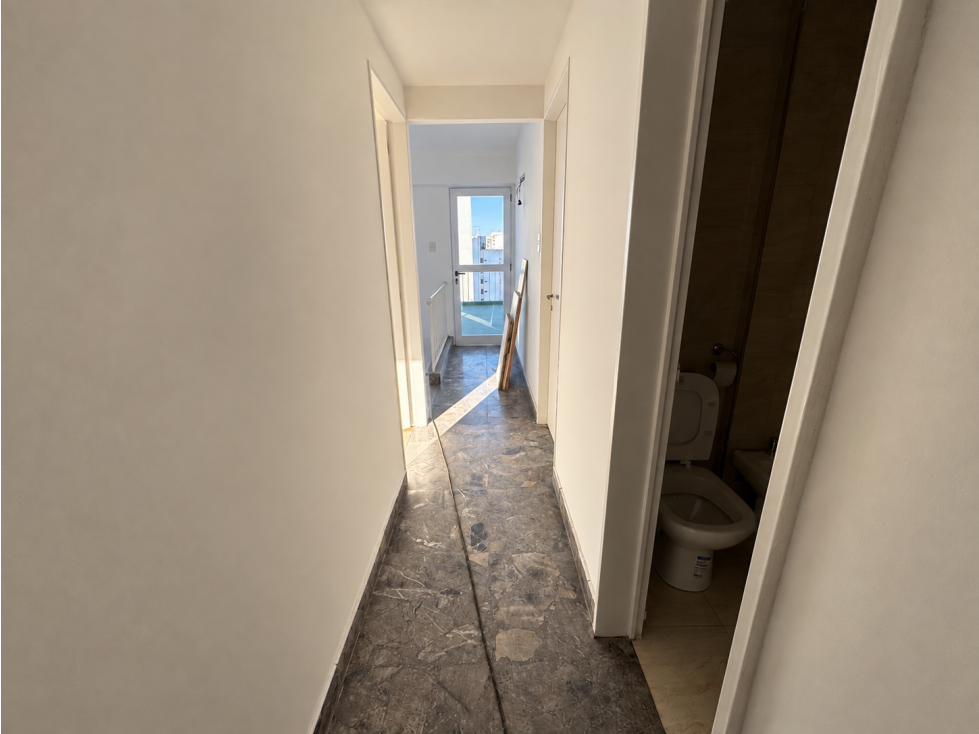 DEPARTAMENTO DE CATEGORIA EN VENTA, LA PLATA APTO BANCO — foto 2