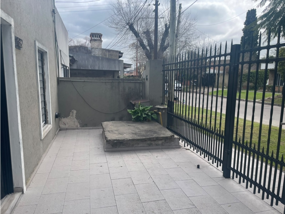 Casa a la venta en Ringuelet ubicada en 8 e 512 bis y 513 - 3