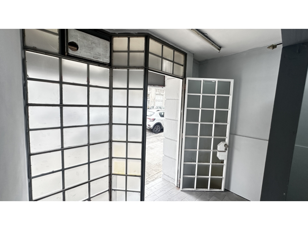 LOCAL COMERCIAL EN ALQUILER, LA PLATA - 3