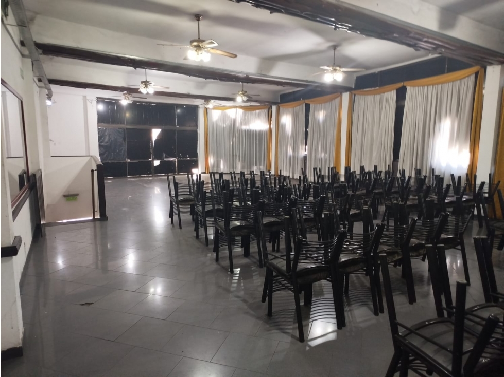 BLOQUE EN VENTA DE 3 LOCALES Y SALON DE FIESTAS CON TERRAZA EN BERNAL. - 5