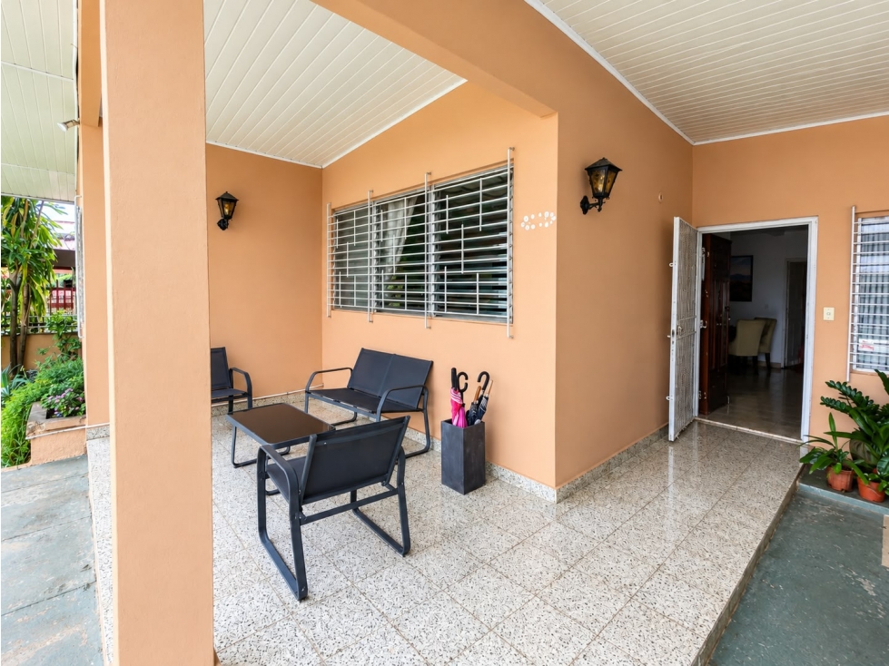 Vendo Casa Unifamiliar en Altos del Chase, Betania (AB) — foto 3