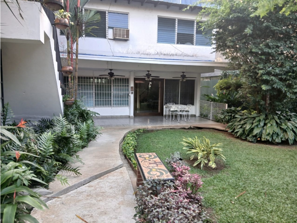 Casa en venta, El Carmen, Panamá | con piscina y local comercial | ES — foto 2