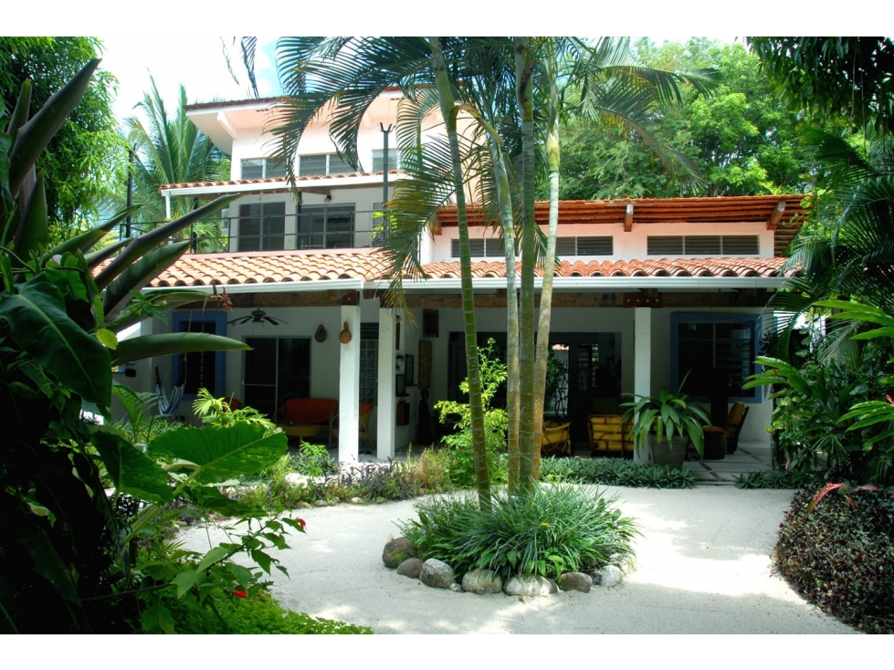 En Venta, Villa de Lujo y B&B Premiado en Playa Blanca $725,000.00