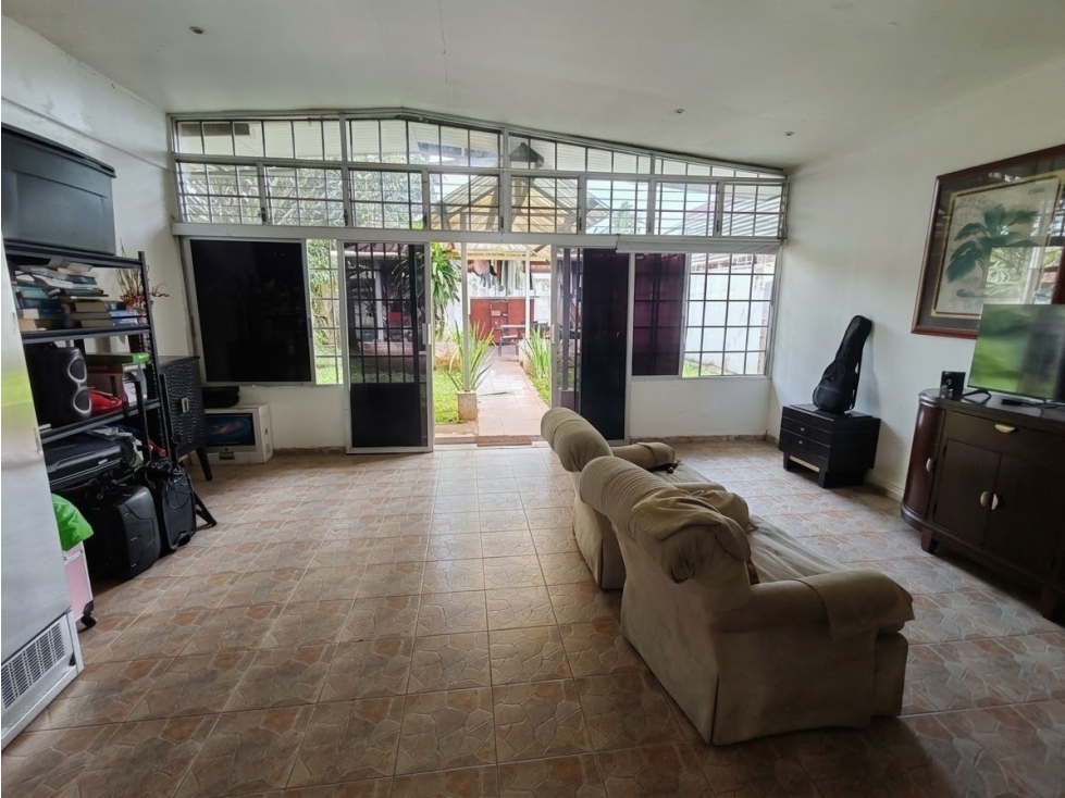 Vendo Casa Unifamiliar en Altos del Chase, Betania (AB) — foto 4