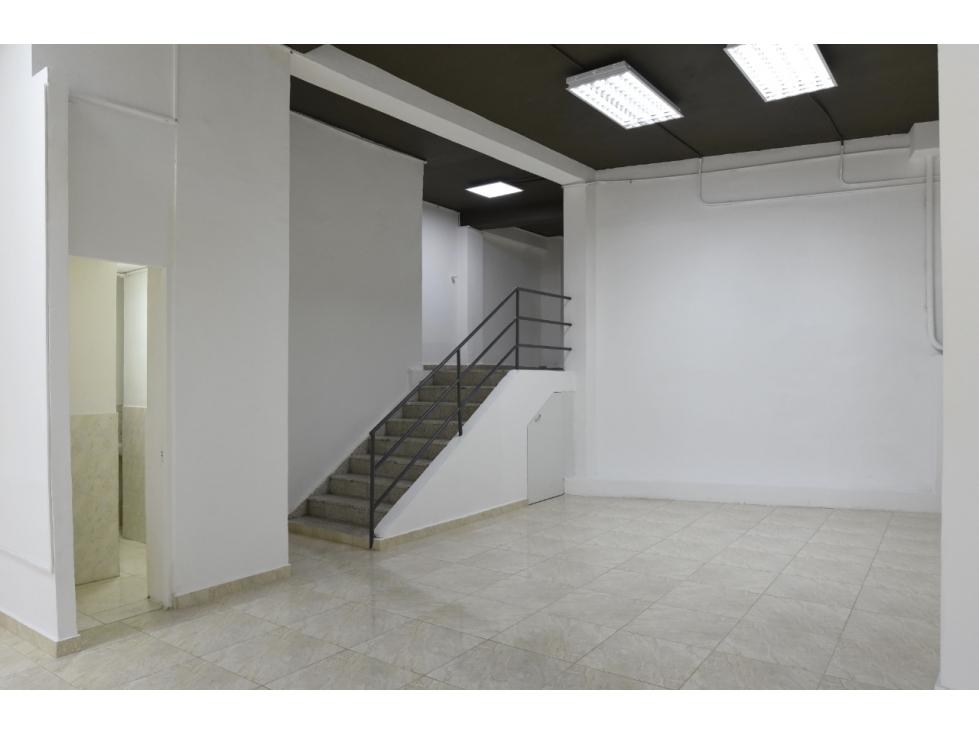 Alquiler - Local Comercial - Avenida Central, Calidonia,(AB) - 2