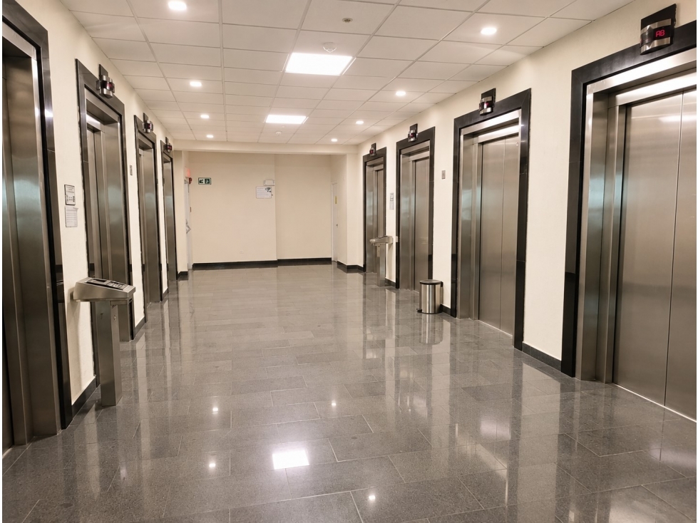 Oficinas en Venta en Ocean Business Plaza, Marbella | 244 m2|ES — foto 2