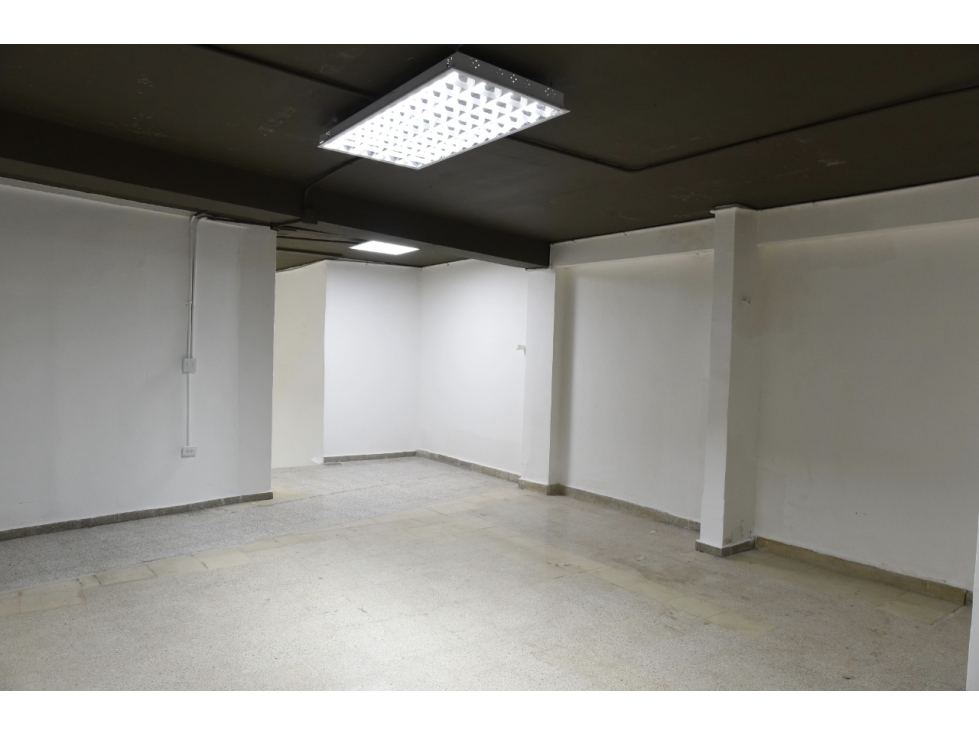 Alquiler - Local Comercial - Avenida Central, Calidonia,(AB) - 6