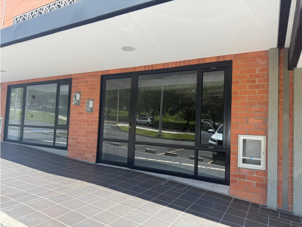 EN VENTA LOCAL EN CERRITOS PEREIRA