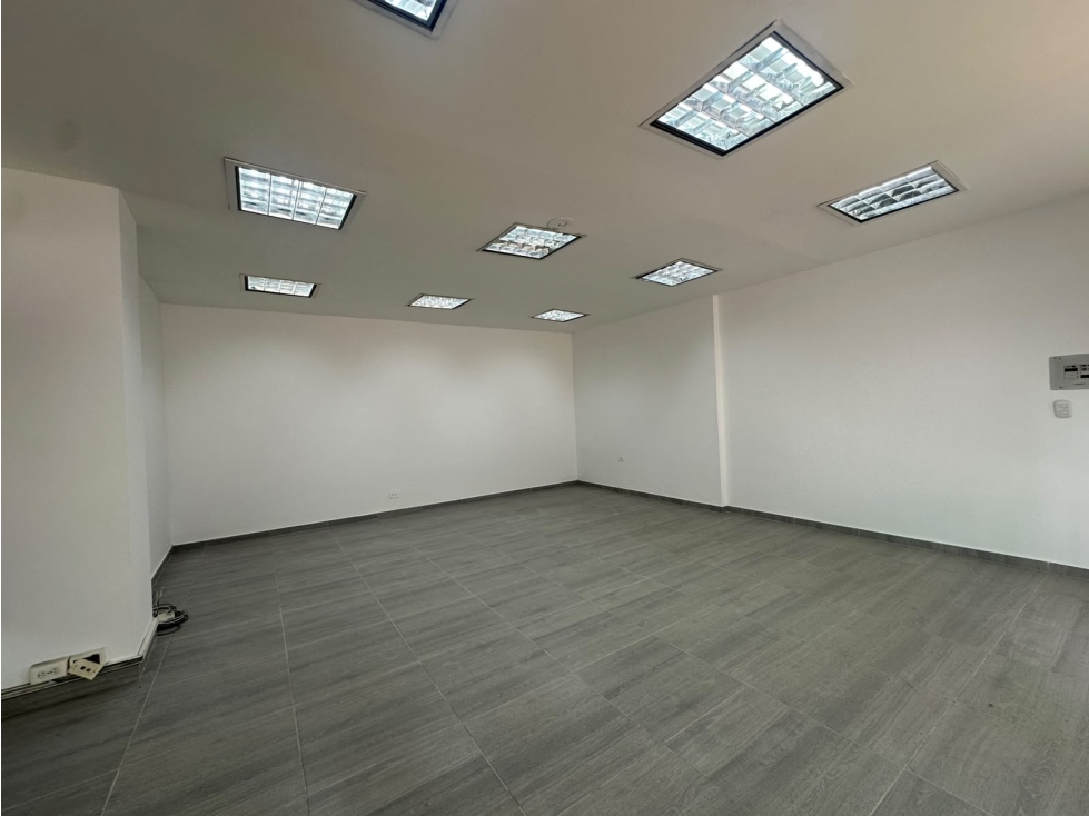 EN VENTA LOCAL COMERCIAL EN CENTRO DE PEREIRA