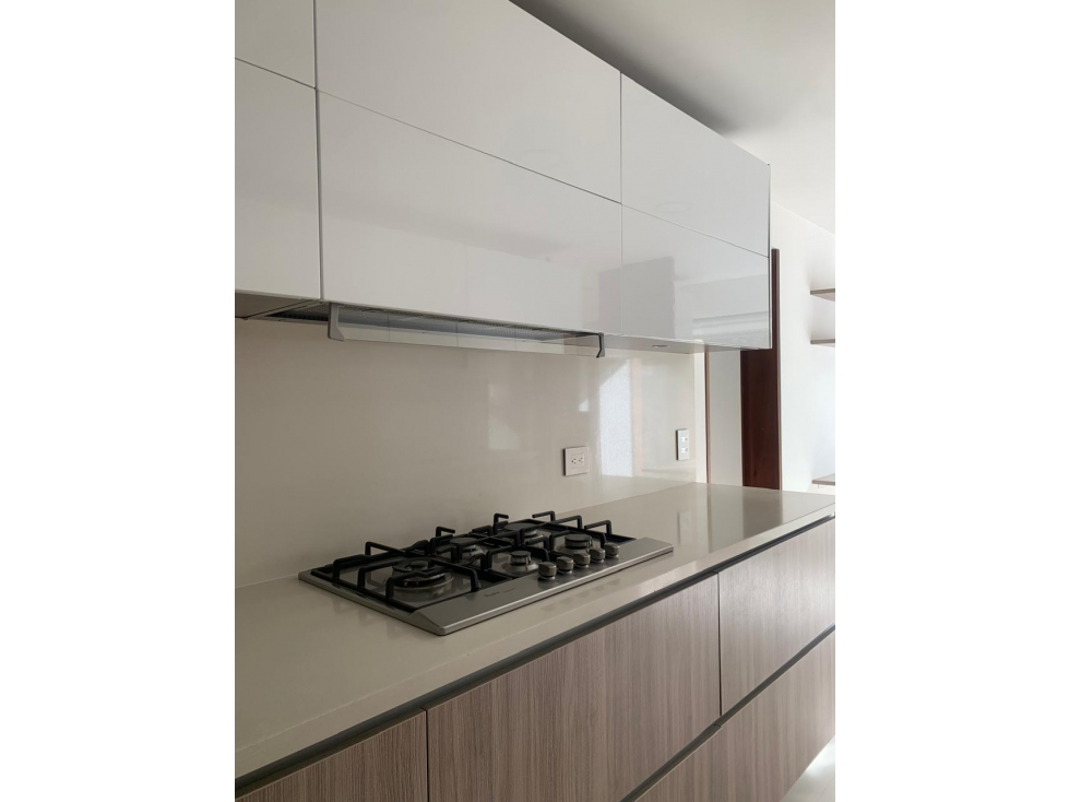¡250 MÂ² TOTALMENTE REMODELADOS Y ASCENSOR DIRECTO EN LA CABRERA! — foto 2