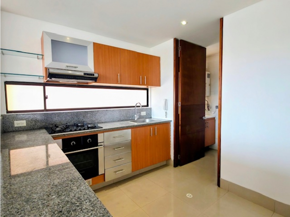 ¡DÃPLEX CON 2 BALCONES Y 2 GARAJES JUNTO AL PARQUE EL VIRREY! - 4