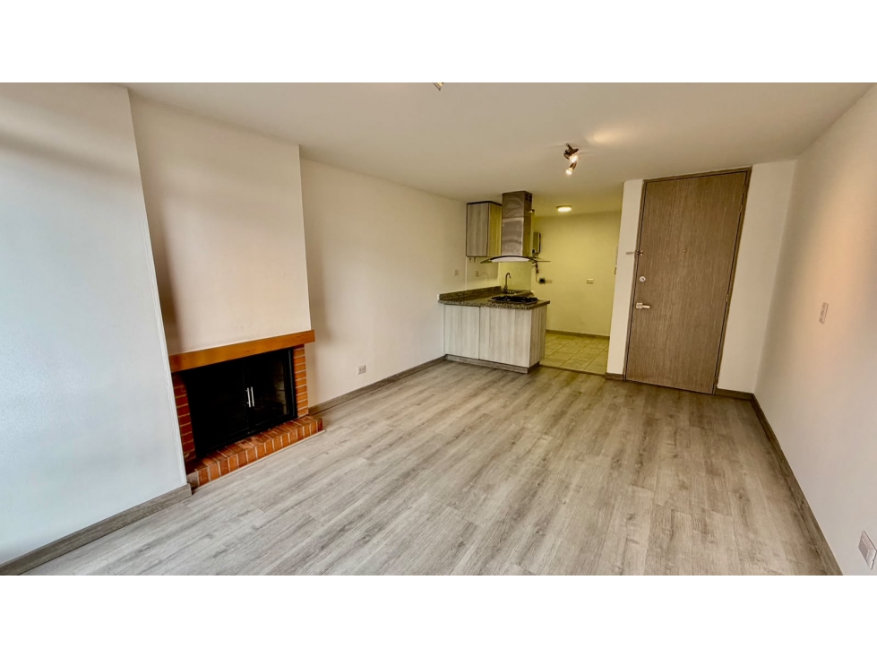 ¡REMODELADO, EXTERIOR Y CON BALCÃN EN CHICÃ NAVARRA!