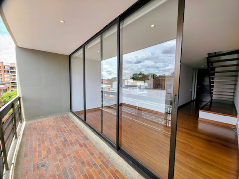 ¡DÃPLEX CON 2 BALCONES Y 2 GARAJES JUNTO AL PARQUE EL VIRREY! - 6