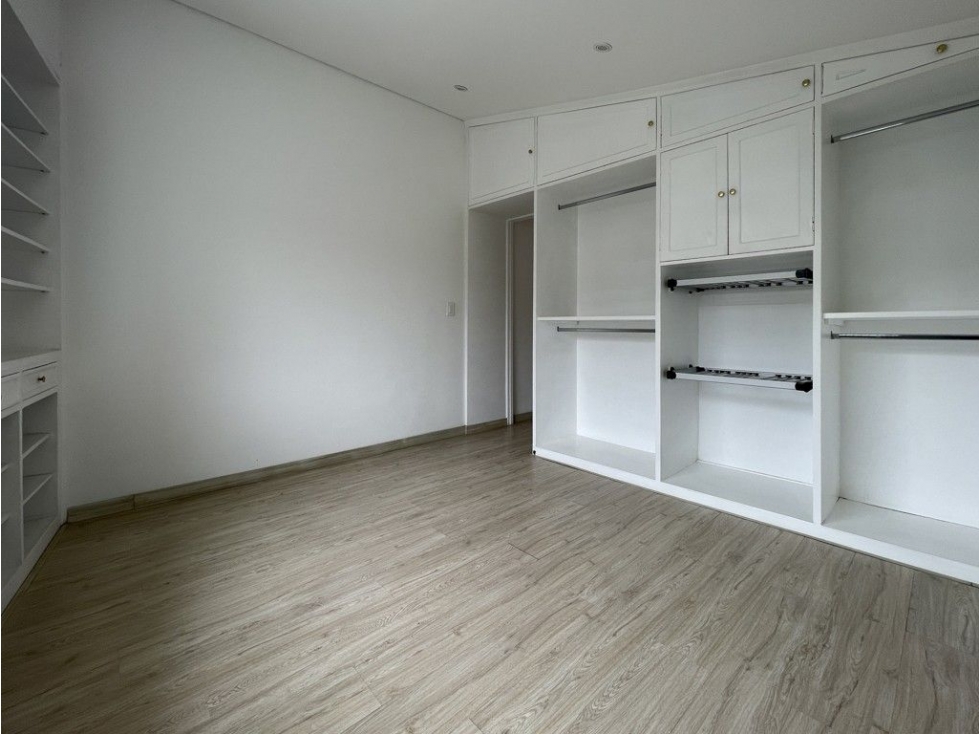 Apartamento en venta en Santa Bárbara, Usaquén — foto 4