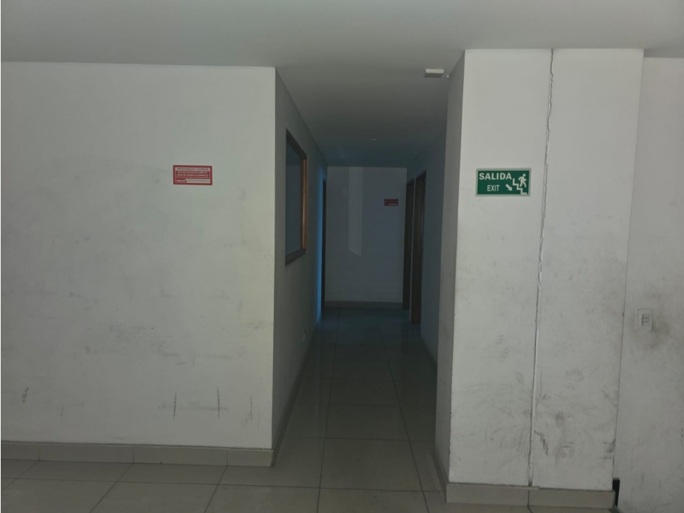 EDIFICIO COMERCIAL E INDUSTRIAL DE 2.400 M² CON ASCENSOR Y SÓTANO - 4