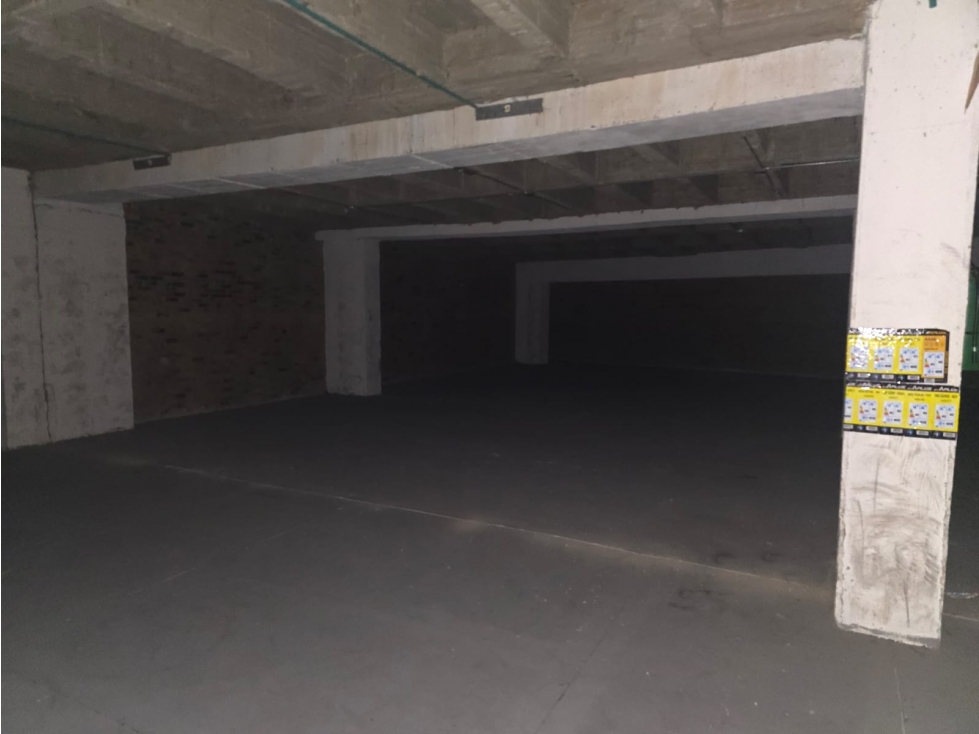 EDIFICIO COMERCIAL E INDUSTRIAL DE 2.400 M² CON ASCENSOR Y SÓTANO - 6