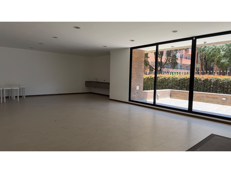 ¡101 MÂ² EXTERIORES CON BALCÃN, 2 GARAJES EN LA CALLE 106! — foto 2