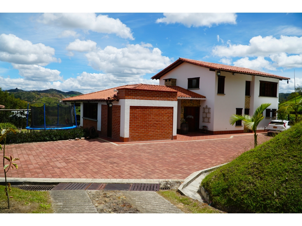 Venta de Finca en Marinilla con Mobiliario Incluido - 1