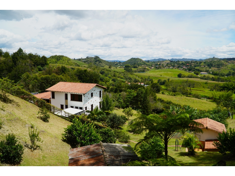 Venta de Finca en Marinilla con Mobiliario Incluido - 3