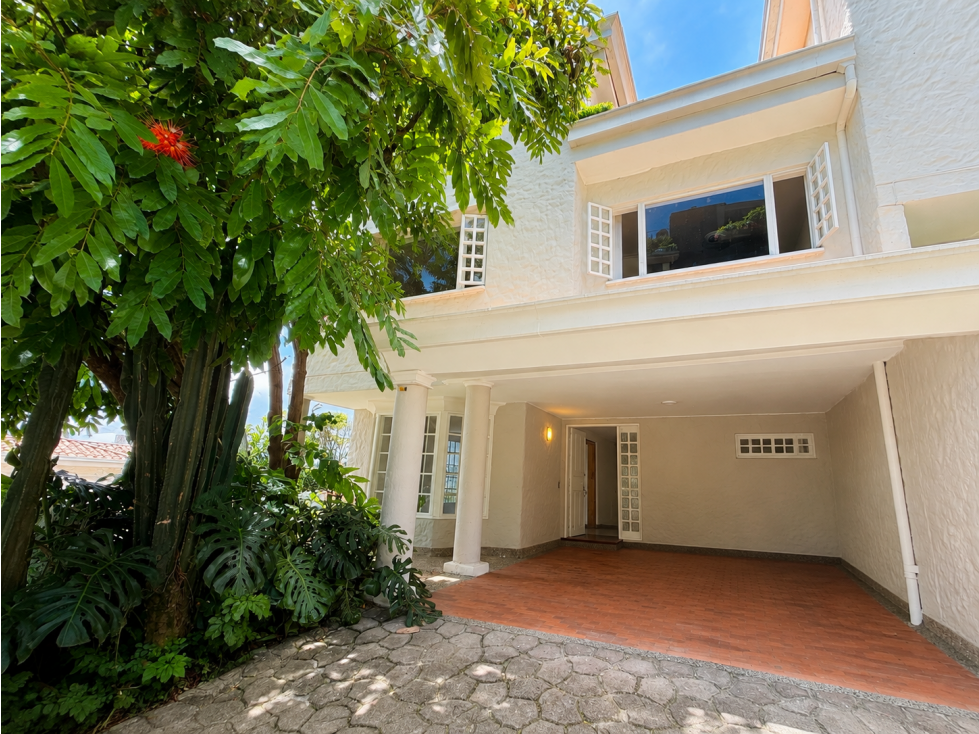 CASA EN VENTA · LOMA DEL TESORO Cerca del.mall.piazza bella
