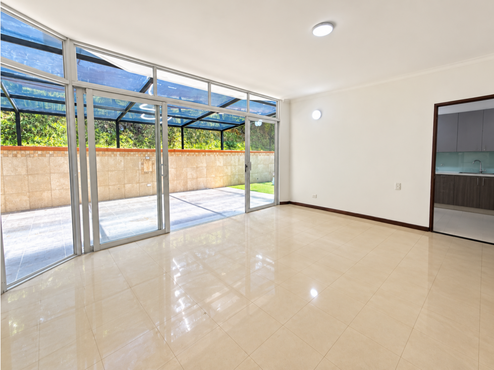 CASA ESQUINERA EN VENTA EL POBLADO - 2