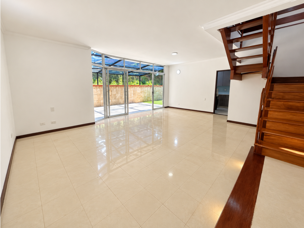CASA ESQUINERA EN VENTA EL POBLADO - 3