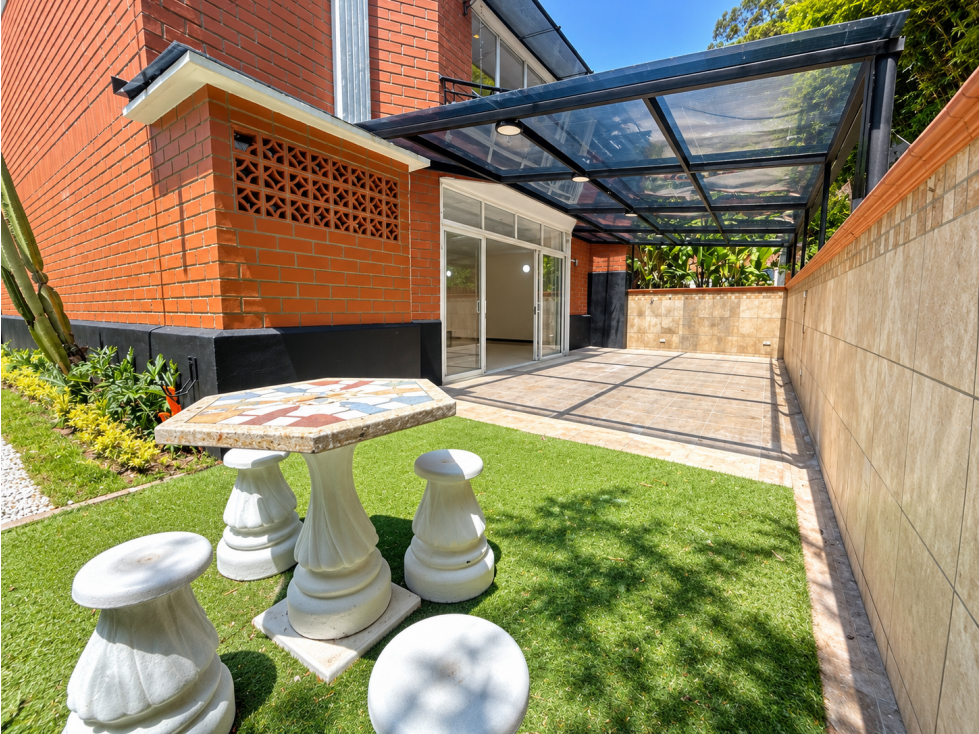 CASA ESQUINERA EN VENTA EL POBLADO - 5