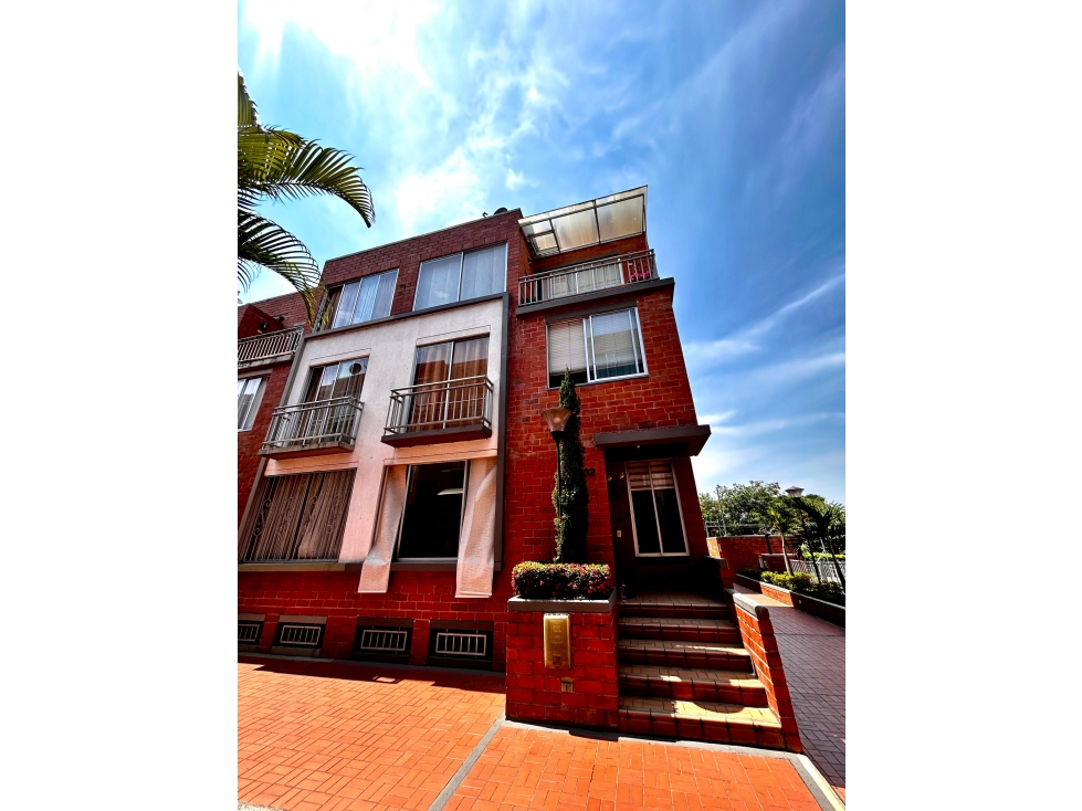 VENDO CASA DE 3 NIVELES EN VALLE DEL LILI CALI (P.Z) CW:10408584